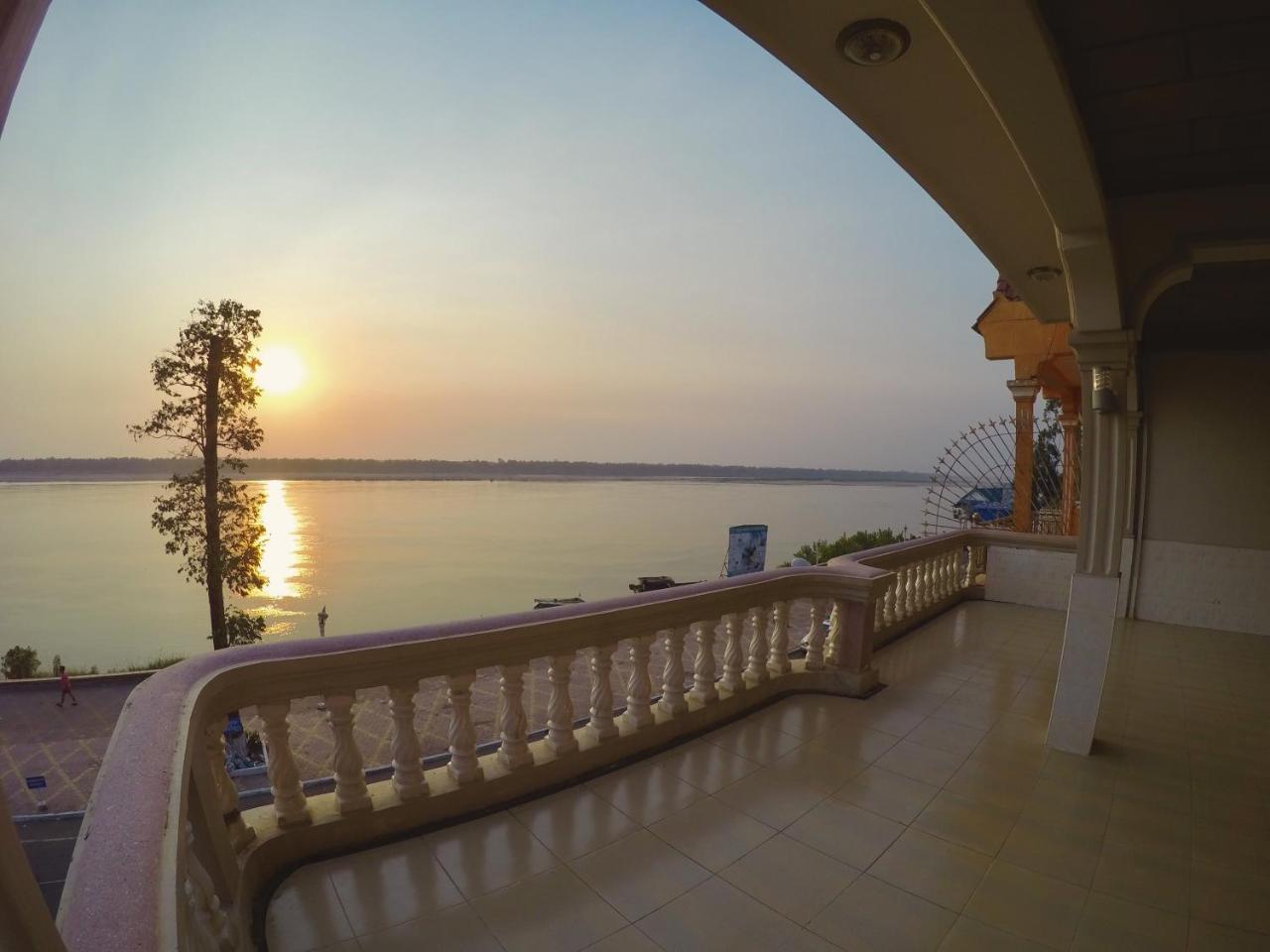 Hengheng II Guest House Kratie Exteriör bild