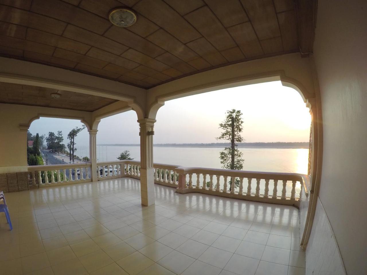 Hengheng II Guest House Kratie Exteriör bild